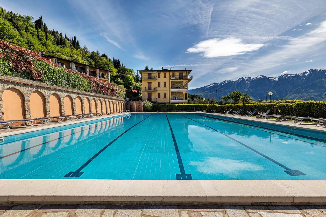 Appartamento intero, Appartamento 'Appartamento Alexander' con vista sul lago, piscina in comune e Wi-Fi in Gardola, Tignale