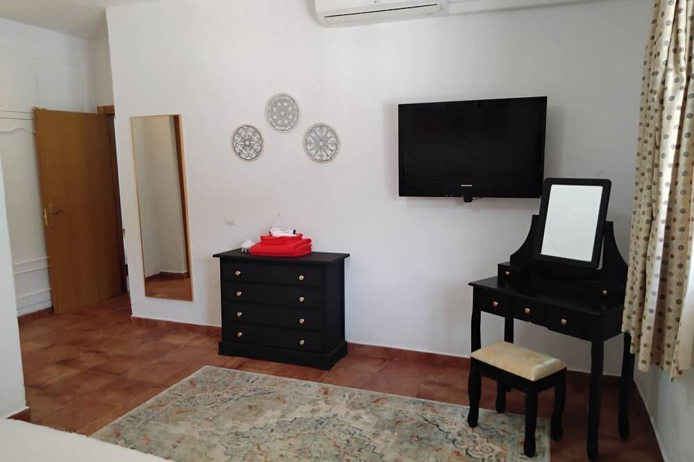 Country House with Pool and Garden, 6 Bedrooms, 4 Bathrooms. A/C. Internet in Turre, Costa de Almería
