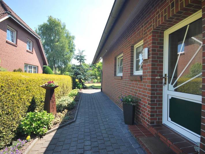 Ferienwohnung für 4 Personen, mit Terrasse und Garten in Uplengen - 2