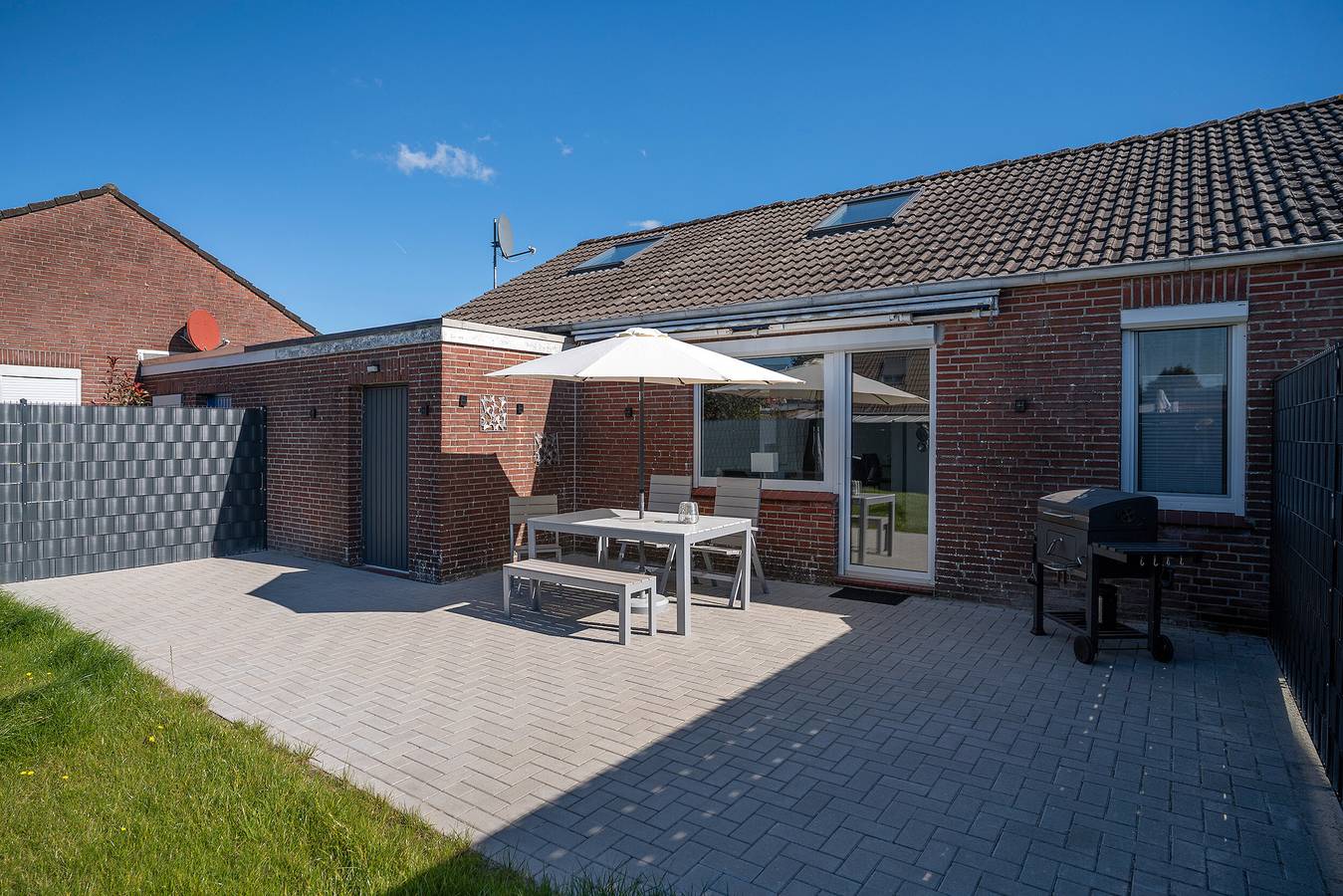 Ferienhaus 'Am See' mit privatem Garten und Wlan in Hage, Norden und Umgebung