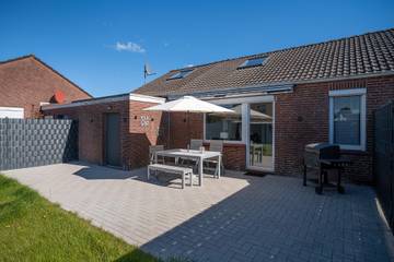 Ferienhaus für 4 Personen, mit Garten in Hage