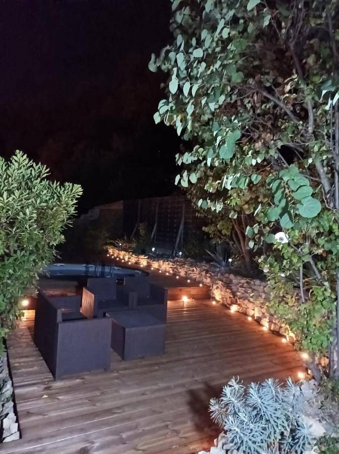 Chambre d’hôte pour 2 personnes, avec Balcon et Terrasse ainsi que Jardin et Piscine à Saint-Montan