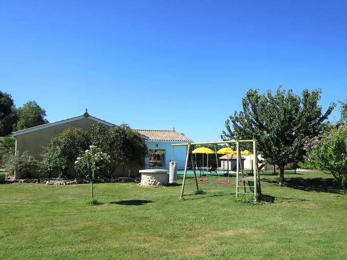 Location de vacances pour 6 personnes, avec piscine ainsi que terrasse et jardin à Civrac-en-Médoc - 2