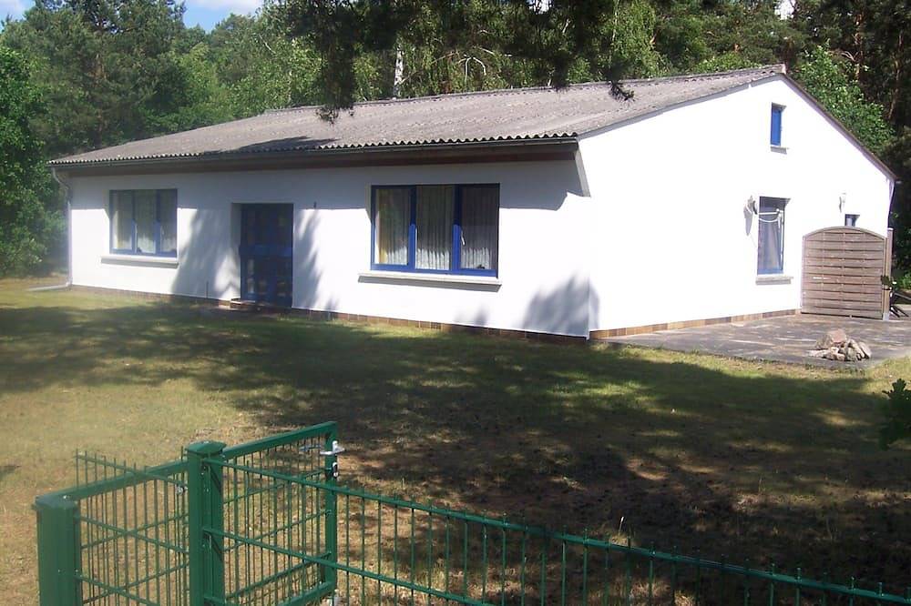 Ganze Wohnung, Appartement mit Garten, Grill und Terrasse in Parey (Brandenburg), Havelaue