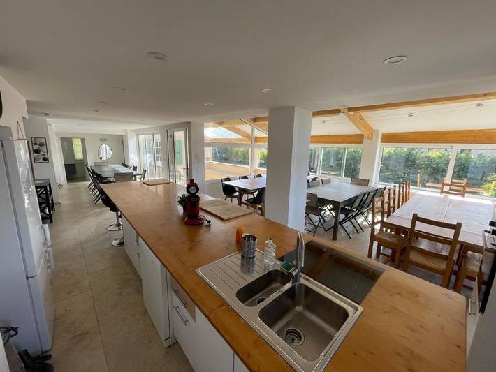 Location de vacances pour 45 personnes, avec sauna et piscine ainsi que terrasse et vue, animaux acceptés à Rosières (Ardèche) - 4