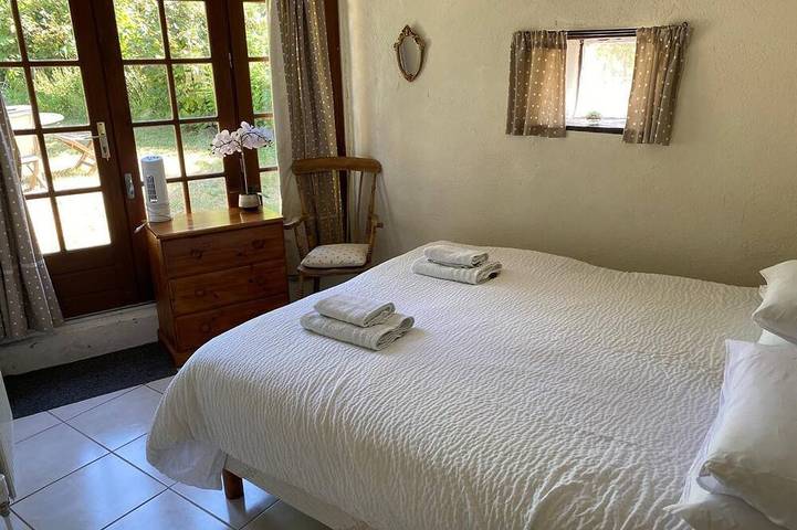 Gîte pour 6 personnes, avec piscine ainsi que terrasse et jardin à Brossac - 2