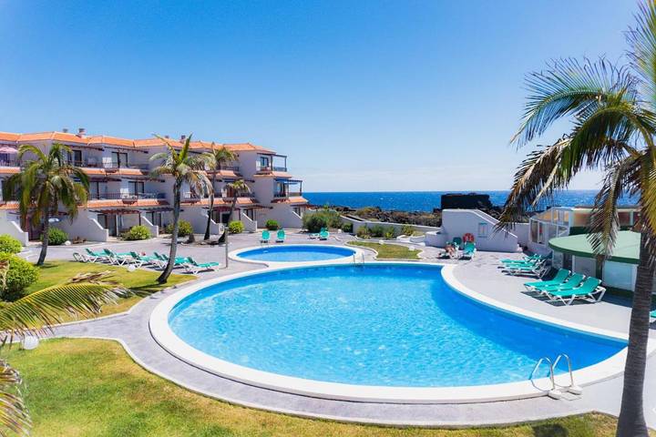 Apartamento para 2 personas, con piscina para niños y jardín además de piscina y vistas en Los Cancajos