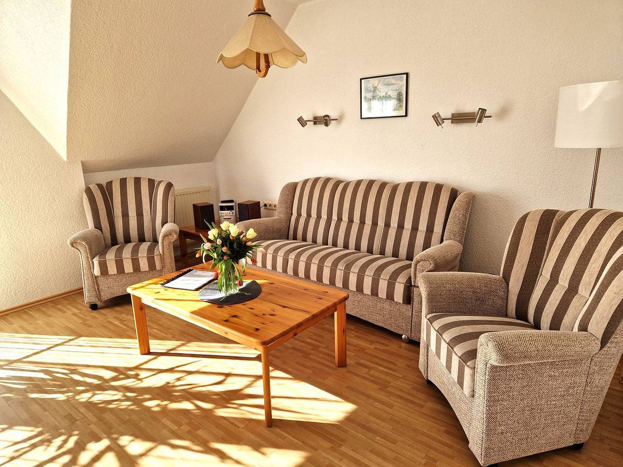 Entire apartment, Niedliche Ferienwohnung Og für 4 Pers.+Baby -ca. 60 m² im Zentrum von Norddeich in Beach Norddeich, Norddeich