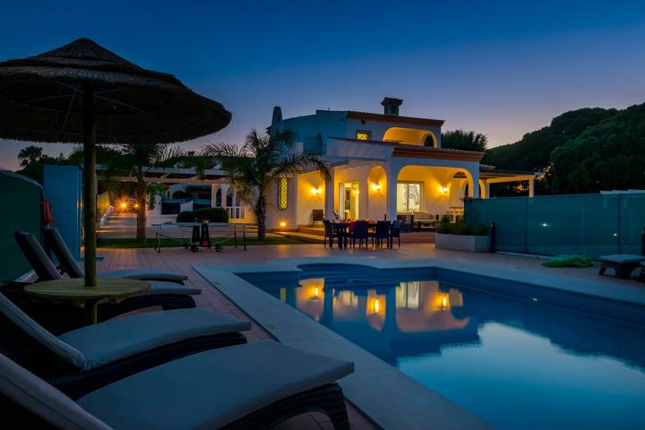 Villa voor 10 personen in Olhos de Água