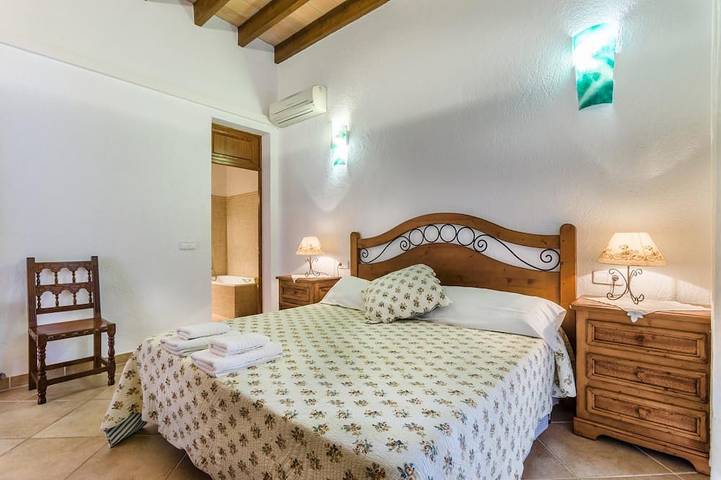 Cadell Gran - Seven Bedroom Villa, Sleeps 14 in Sa Pobla, North Majorca