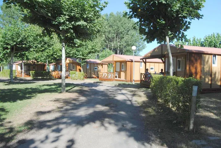Camping pour 5 personnes, avec jardin ainsi que piscine et bassin pour enfant - 1