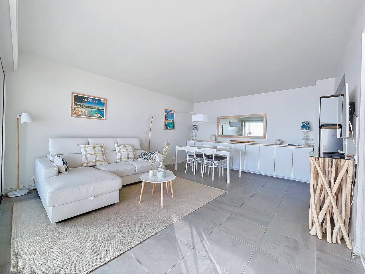 Apartamento entero, Apartamento climatizado frente al mar con terraza y parking en Antibes. in Antibes, Region de Cannes