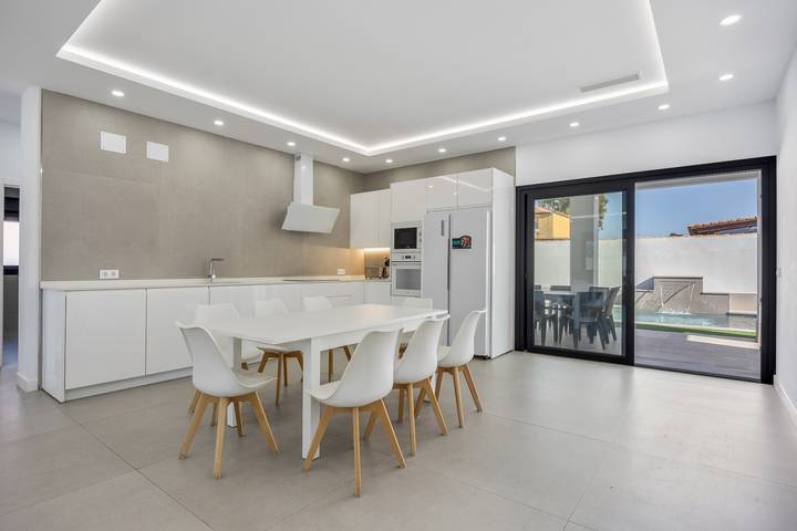 Casa Vacacional 'Private Oasis' con Piscina Privada, Wi-Fi y Aire Acondicionado in Chiclana de la Frontera, Costa de la Luz