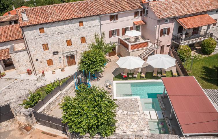 Ferienhaus für 10 Personen in Peresiji