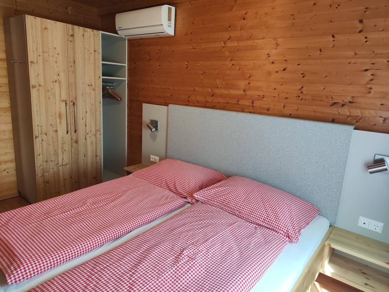 Ganze Ferienwohnung, Holzbungalow seeseitig Nr 2 in Karawanken und Bachergebirge, Sankt Kanzian am Klopeiner See