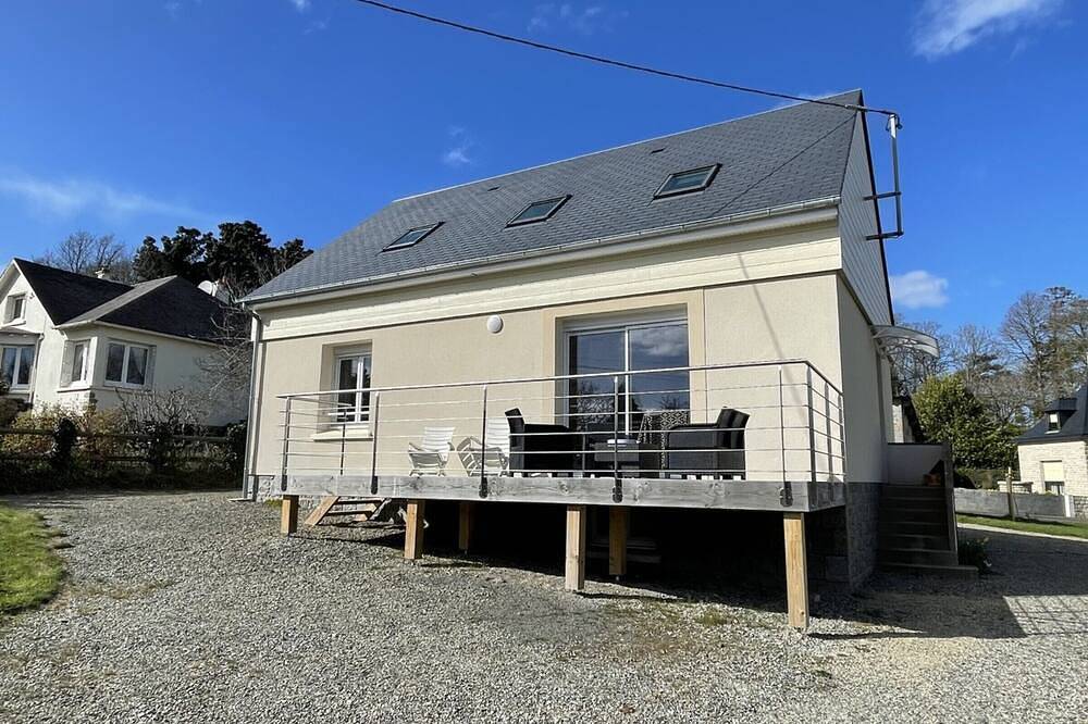 Haus in der Nähe von Aussichtspunkt, Strand und Wanderwegen! 7 Schlafplätze, 3 Schlafzimmer, Wlan in Carolles, Côte de la Déroute