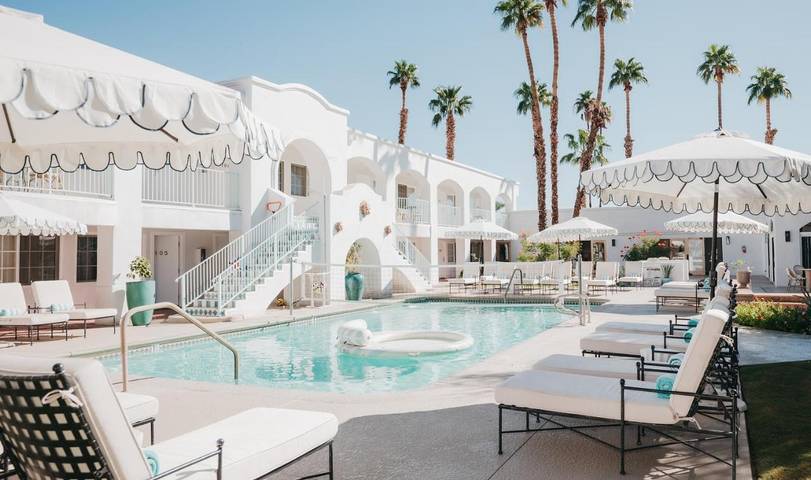 Hotel para 4 personas, con vistas además de jardín y piscina en Palm Springs