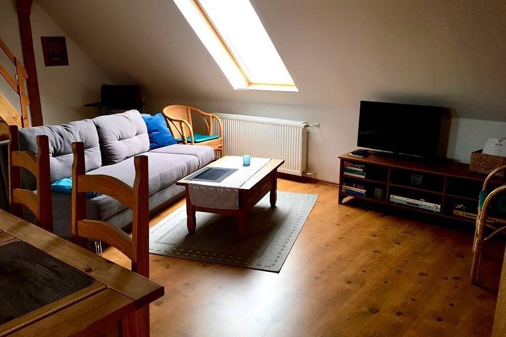 Ganze Wohnung, Komfortable Ferienwohnung am Papensee mit Seeblick, Garten und Spielplatz in Laage, Mecklenburgische Seenplatte