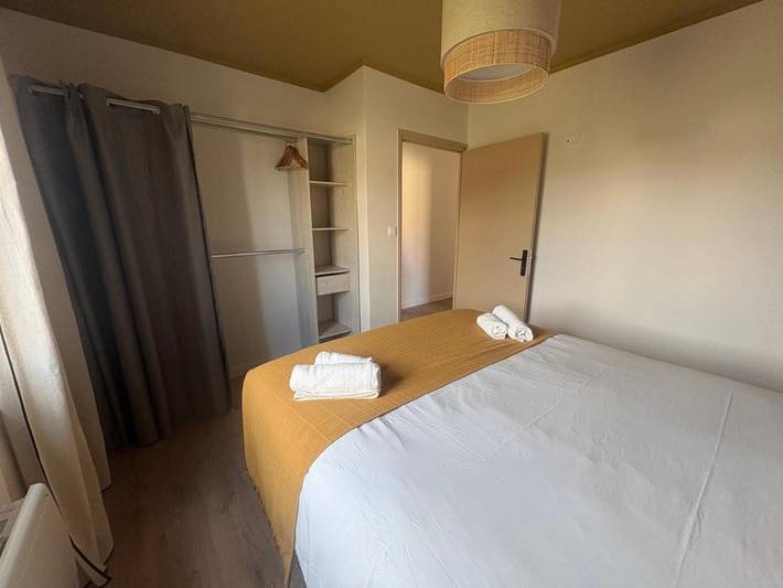 Gîte pour 8 personnes, avec vue ainsi que jardin et terrasse dans Lac de Naussac - 4