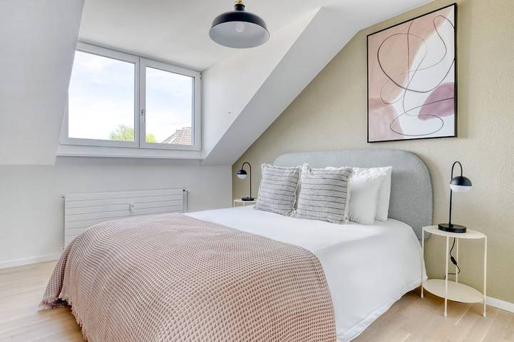 Appartement entier, Appartement moderne Weinegg de 2,5 pièces avec espace de rangement, à 10 minutes de Seefeld, proposé par Blueground in Zürich 32 Neumünster, Zurich
