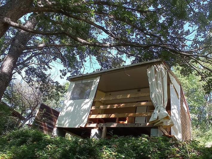 Camping Le Roc del Rey - Safarizelt 4 personen - Tithome ohne Sanitäranlagen (Sonntag bis Sonntag vom 07/07/24 bis zum 01/09/24) 4 Pers. in Belloc, Ariège