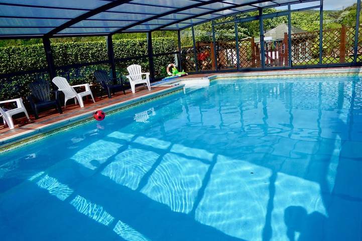 Holiday rental for 4 people, with pool and garden as well as hot tub in Portreath