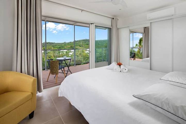*Villa Cormorans* – mit Pool und Meerblick in Saint-Gilles les Bains, Saint-Paul