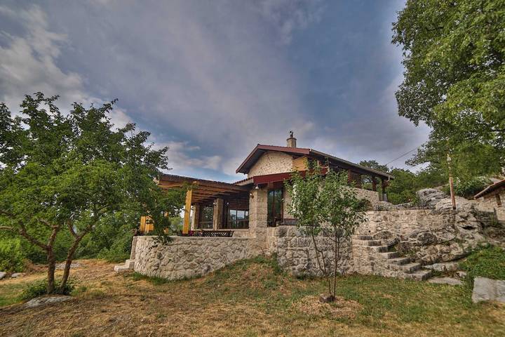 Villa für 4 Personen, mit Garten und Balkon in Montenegro