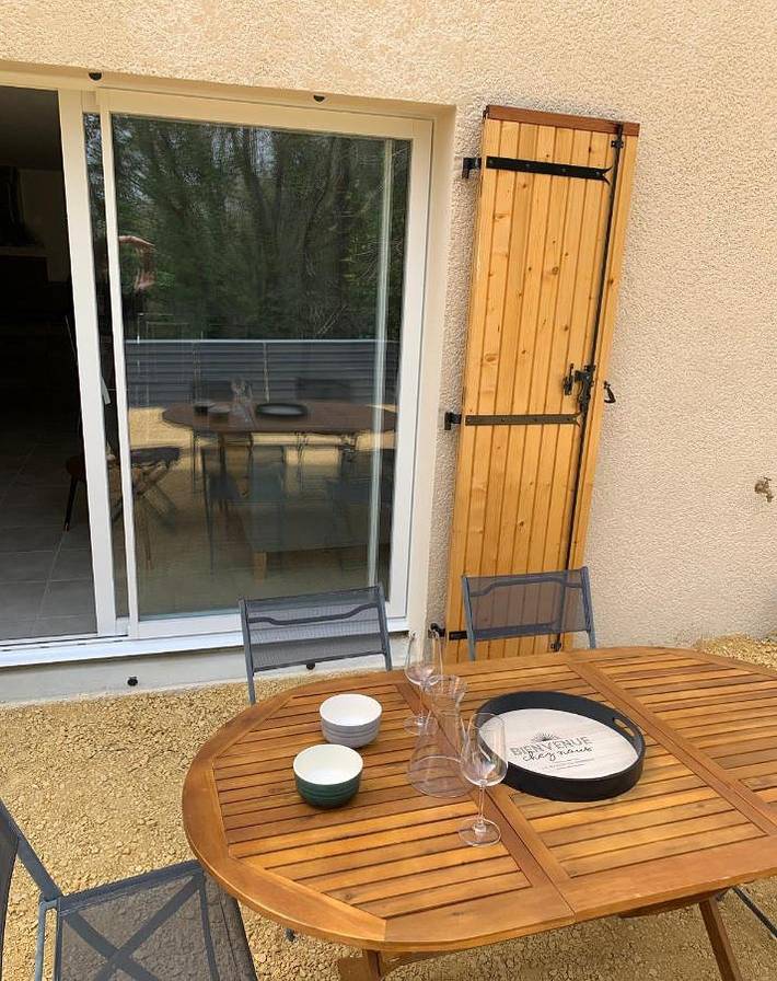 Location de vacances pour 6 personnes, avec jardin à Saint-Julien-de-Peyrolas
