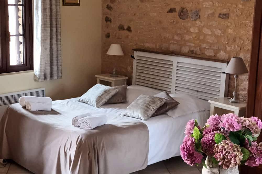Antigua casa de piedra, vallada, piscina privada climatizada, internet in Val de Louyre et Caudeau, Périgord Pourpre
