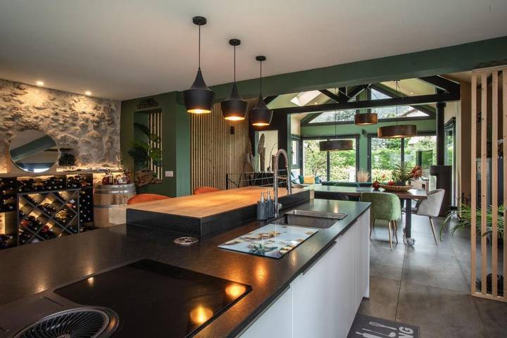 Gîte pour 7 personnes, avec vue et piscine ainsi que balcon et jardin à Thoiry (Ain) - 2