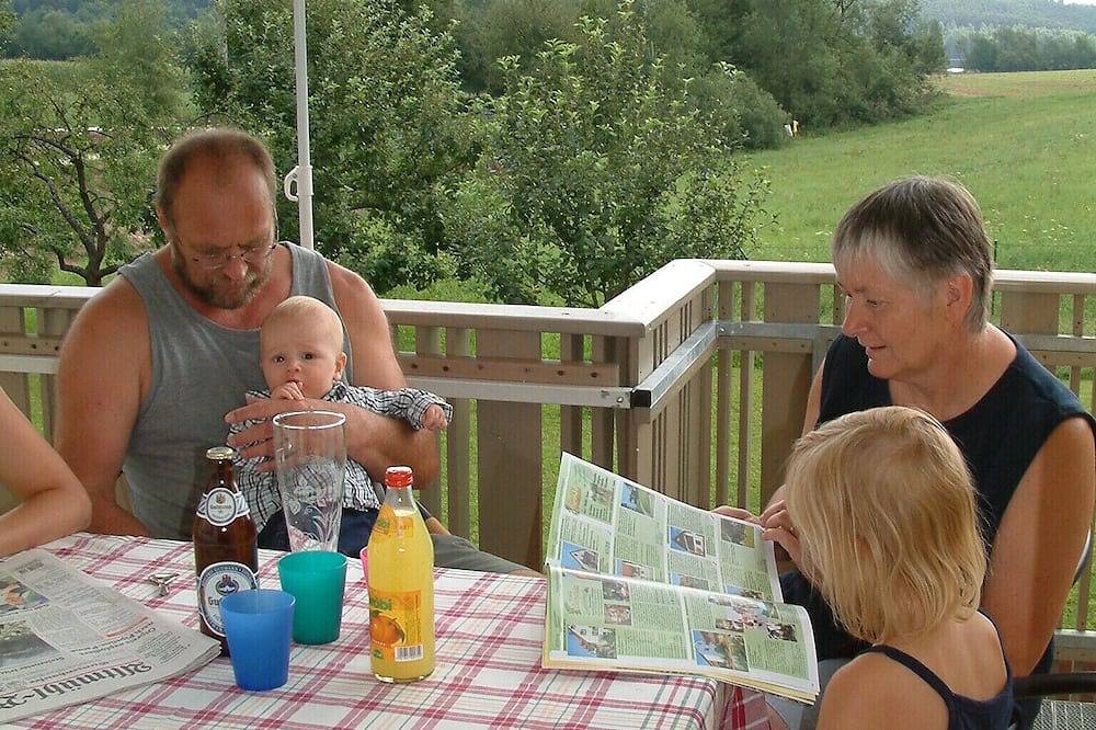 Ganze Wohnung, 45qm große Ferienwohnung mit Balkon & Panoramablick in Absberg, Fränkisches Seenland