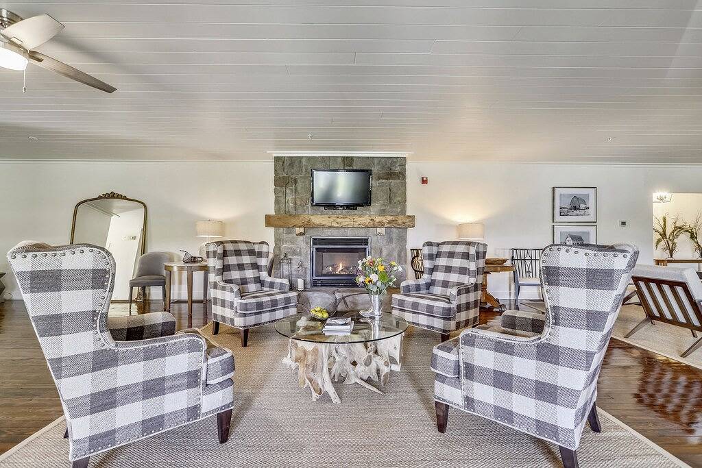 Kultige Scheunenanlage aus dem 19. Jahrhundert, Teichseite mit Zugang zum See, Par-3-Golf und Tennis in Deep Creek Lake