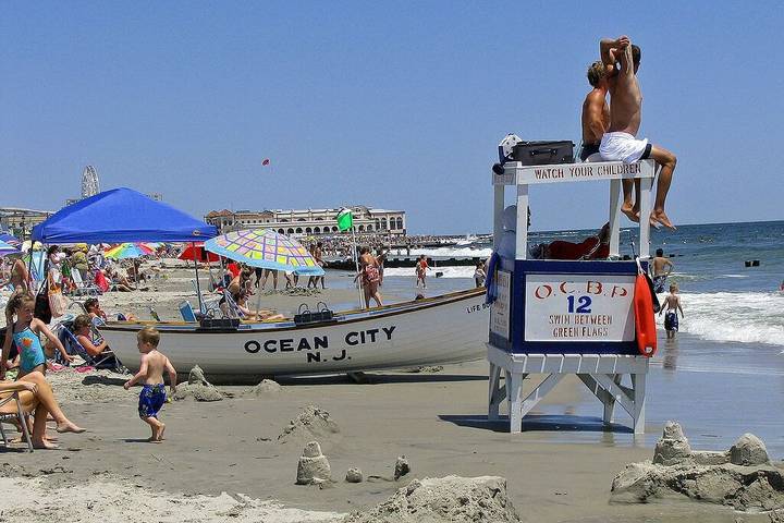 Vacation rental for 11 people, with yard and balcony as well as hot tub in Ocean City (NJ)