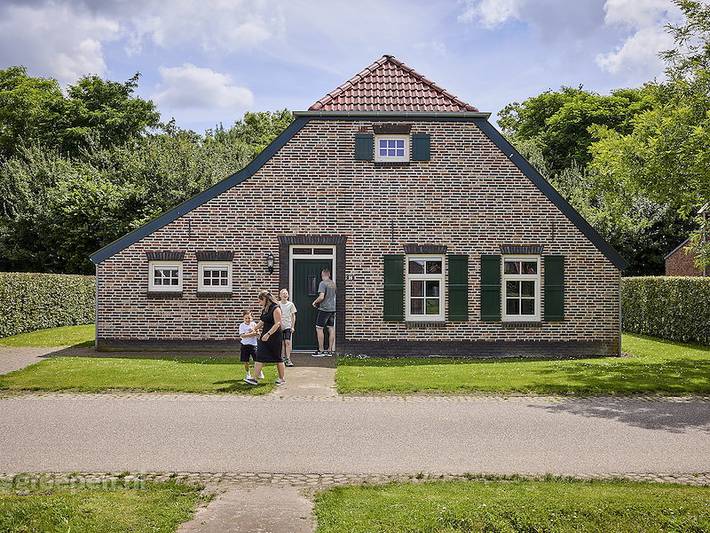 Vakantiehuis voor 9 personen, with Balkon/Terras and Terras as well as Sauna in Roggel