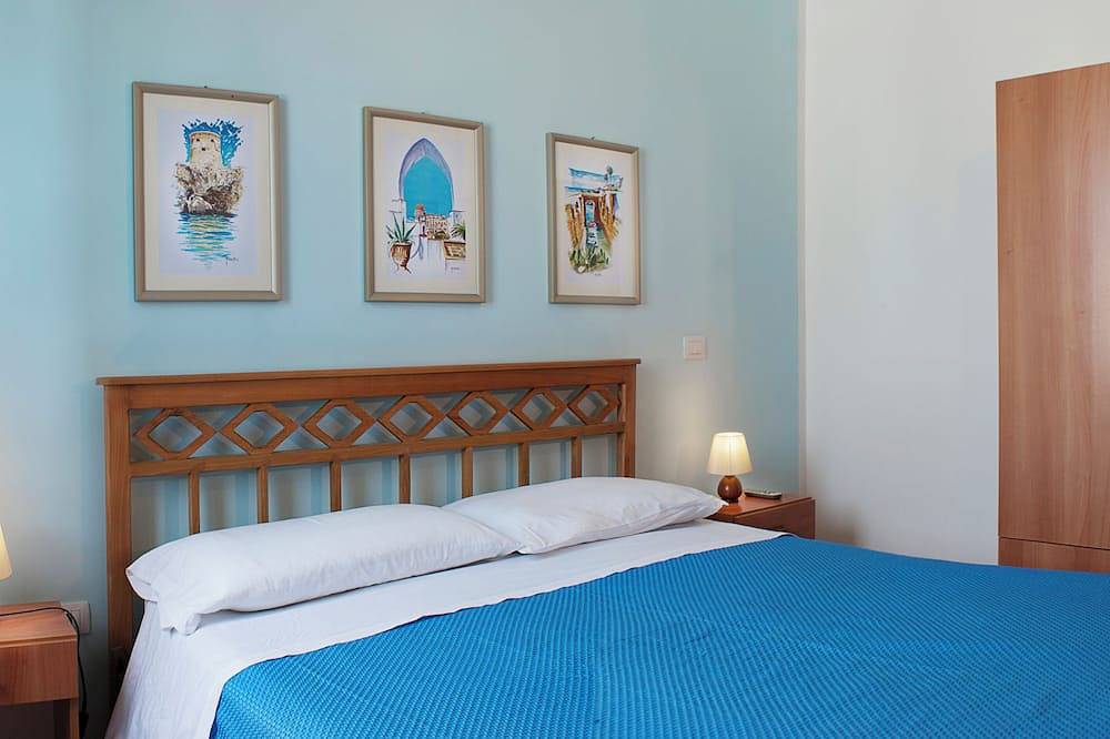 Apartamento entero, Comfortable apartment with terrace Sea View just 200 meters from the coast in Santa Cesarea Terme, Provincia de Lecce