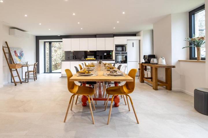 Location de vacances pour 14 personnes, avec bassin pour enfant et piscine ainsi que vue et jardin dans Le Bas Ségala - 2