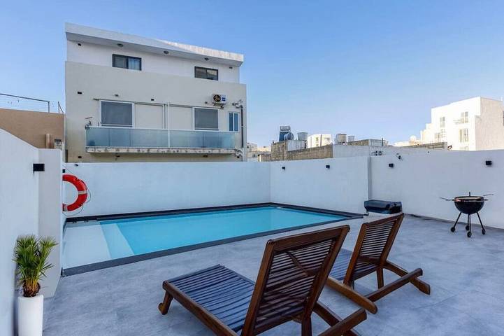 Holiday rental for 4 people, with garden and balcony as well as pool in San Giljan