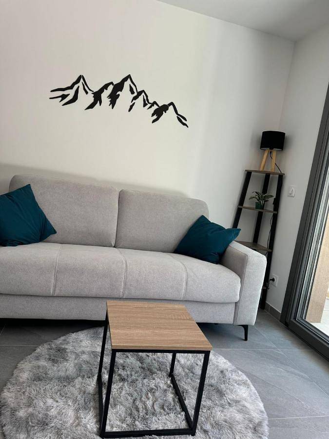 Appartement entier, One-Bedroom Apartment in Saint-Pierre-en-Faucigny, Région de Bonneville