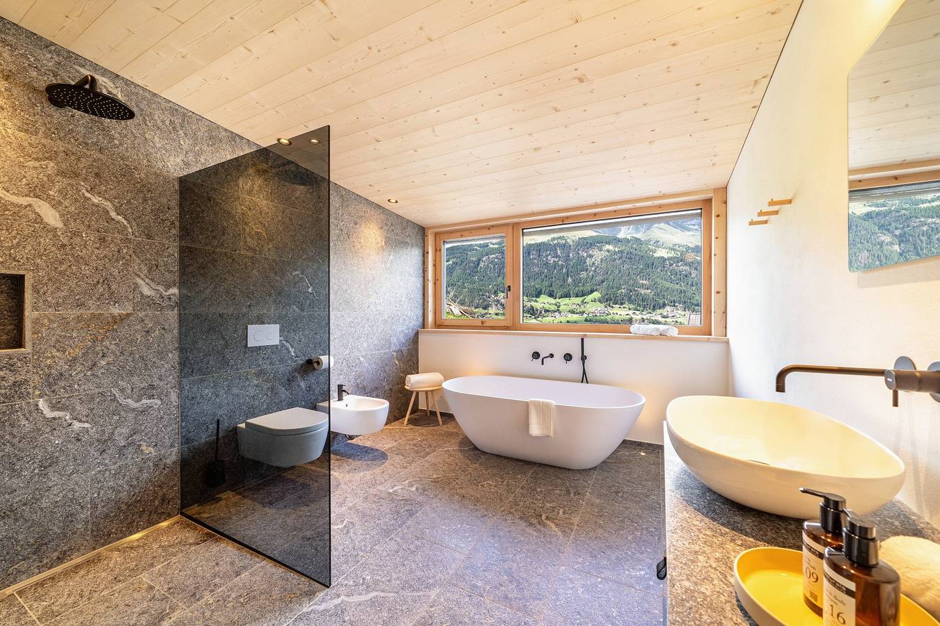 Ganze Wohnung, Ferienwohnung 'Mucher Jakob' mit Bergblick, privater Terrasse und Wlan in Ulfas, Moos in Passeier