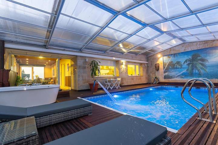 Casa rural para 16 personas, con Balcón y Jacuzzi además de Terraza y Jardín en Oyambre