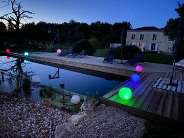 Chambre d’hôte pour 2 personnes, avec jardin et piscine dans Port de Bourg-sur-Gironde
