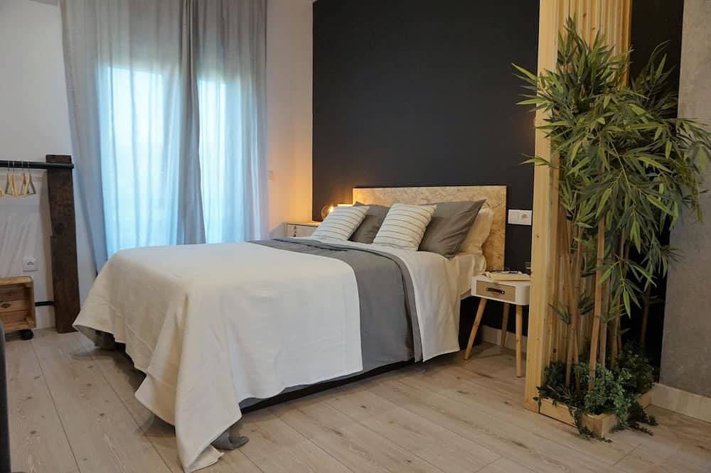 Entire apartment, Ap1- Modern studio in Plaza de la Constitución in Mérida, Badajoz Province