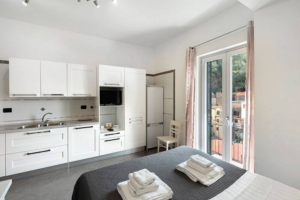 Apartamento entero, Habitación 'Monolocale Scirocco Vista Mare' con Vista al Mar, Wi-Fi y Aire Acondicionado in Cetara, Costa Amalfitana