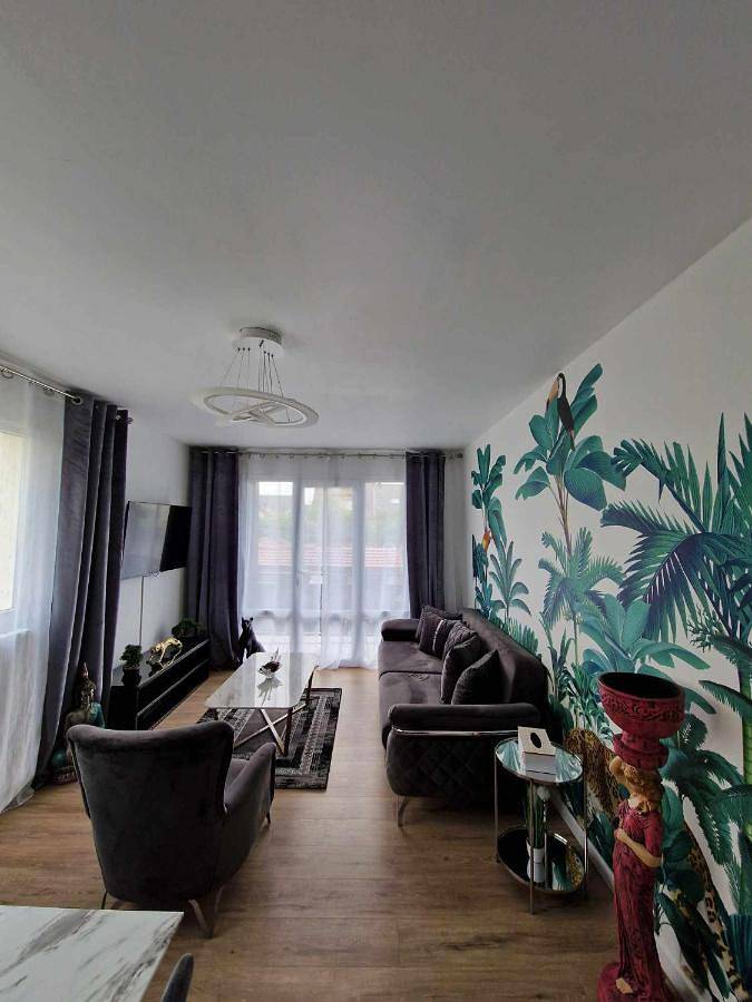Maison de vacances pour 26 personnes, avec Balcon et Terrasse ainsi que Jardin et Vue à Chelles