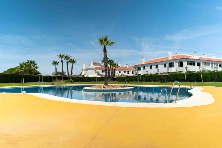 Apartamento para 8 personas, con Balcón y Terraza además de Jardín y Piscina en El Rompido