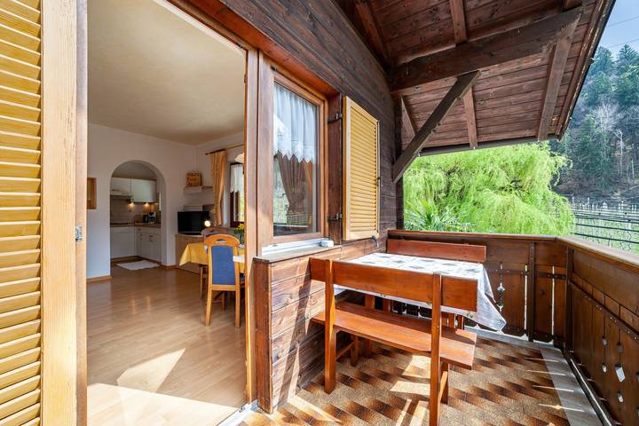 Entire apartment, Apartment "Sonnenblume" with Mountain View, Pool, Wi-Fi, Balcony & Garden in Saltaus, Riffian