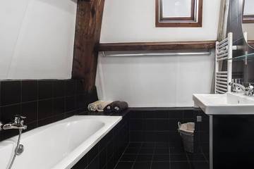 Vacation Rental for 4 Guests in Amsterdam Zuid, Dutch Coast, Picture 4