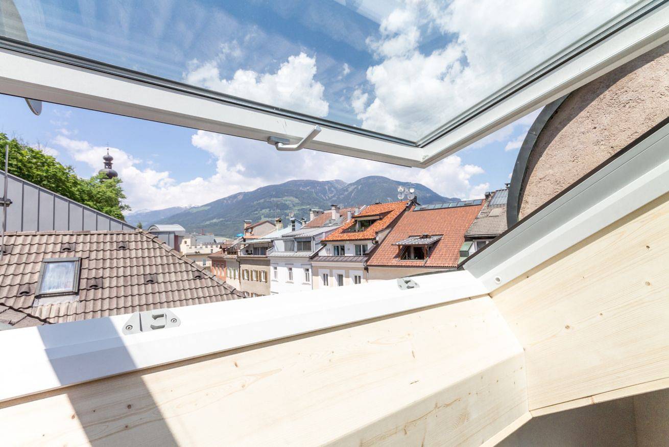Ganze Wohnung, Central Attic mit Stadtblick + privatem Parkplatz in Bruneck, Östliche Dolomiten