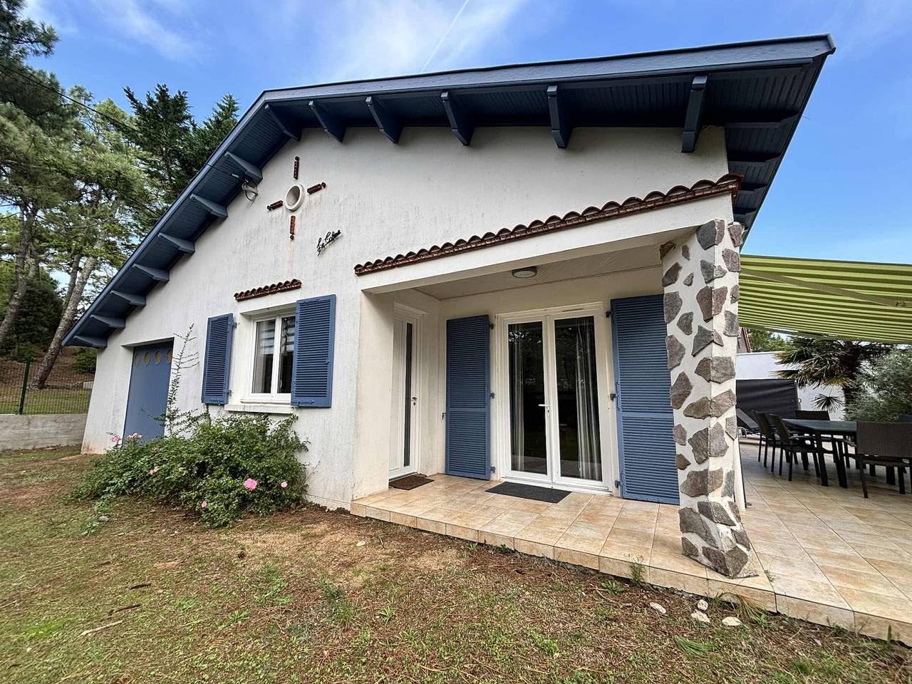 Holiday Home Under the Pines for 9 People in La Tranche-sur-Mer, La Grière in La Tranche-sur-Mer, Vendée